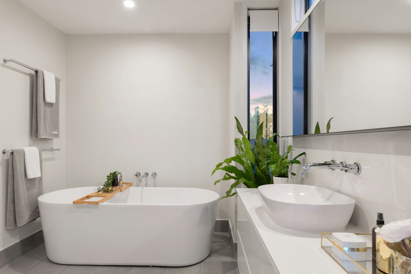 Baño renovado con bañera